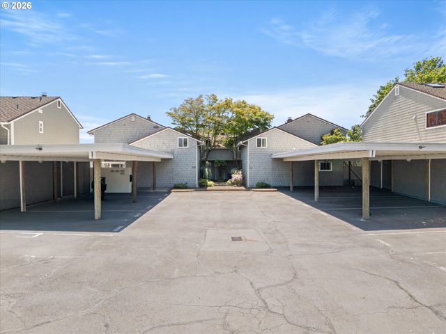 530 N HAYDEN BAY Dr, Portland, OR 97217