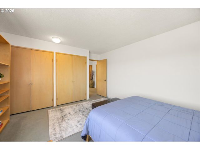 530 N HAYDEN BAY Dr, Portland, OR 97217