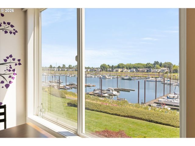 530 N HAYDEN BAY Dr, Portland, OR 97217