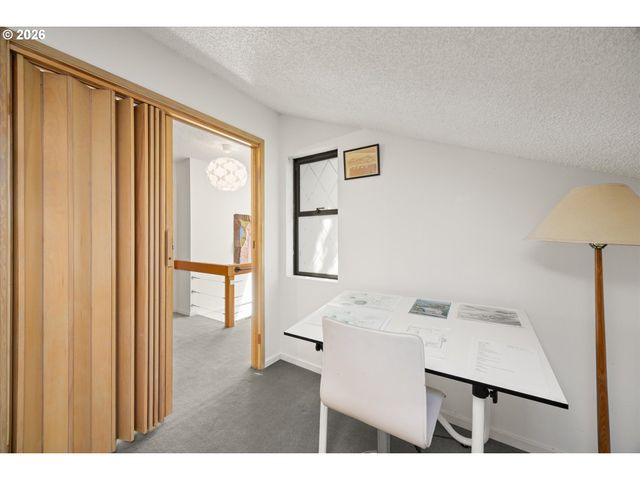 530 N HAYDEN BAY Dr, Portland, OR 97217