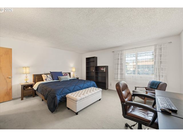 530 N HAYDEN BAY Dr, Portland, OR 97217