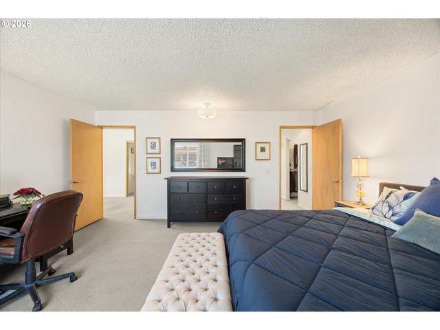 530 N HAYDEN BAY Dr, Portland, OR 97217