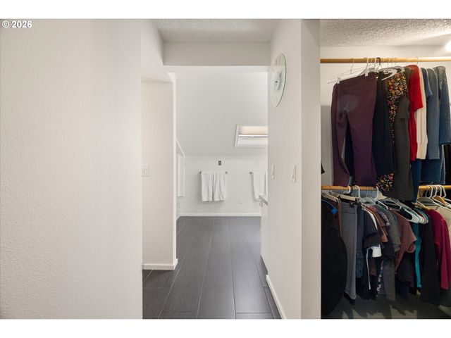530 N HAYDEN BAY Dr, Portland, OR 97217