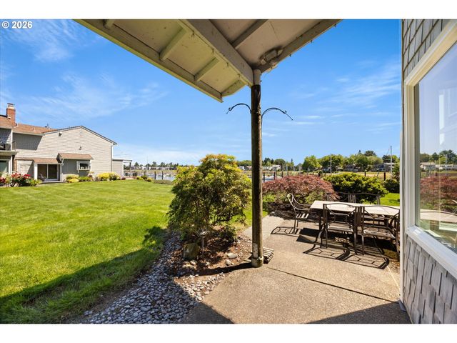 530 N HAYDEN BAY Dr, Portland, OR 97217