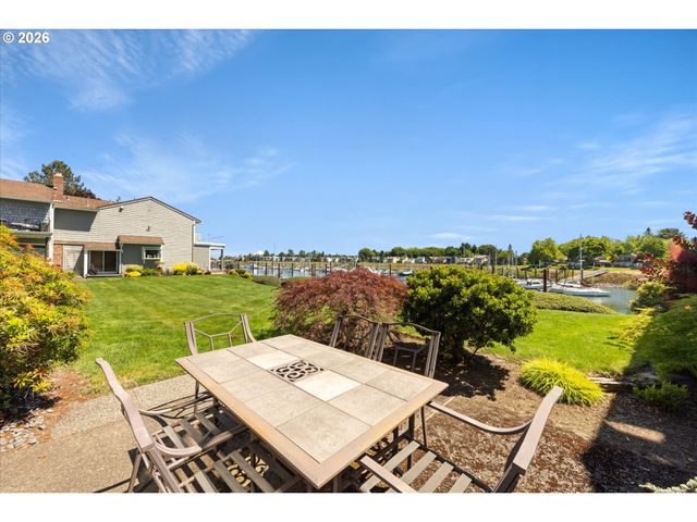 530 N HAYDEN BAY Dr, Portland, OR 97217
