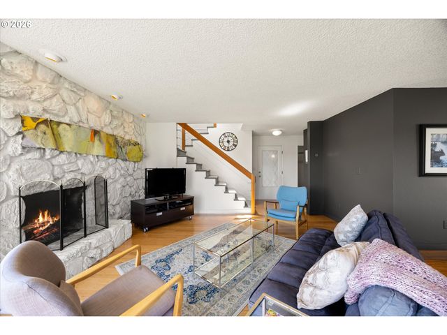 530 N HAYDEN BAY Dr, Portland, OR 97217