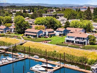 530 N HAYDEN BAY Dr, Portland, OR 97217