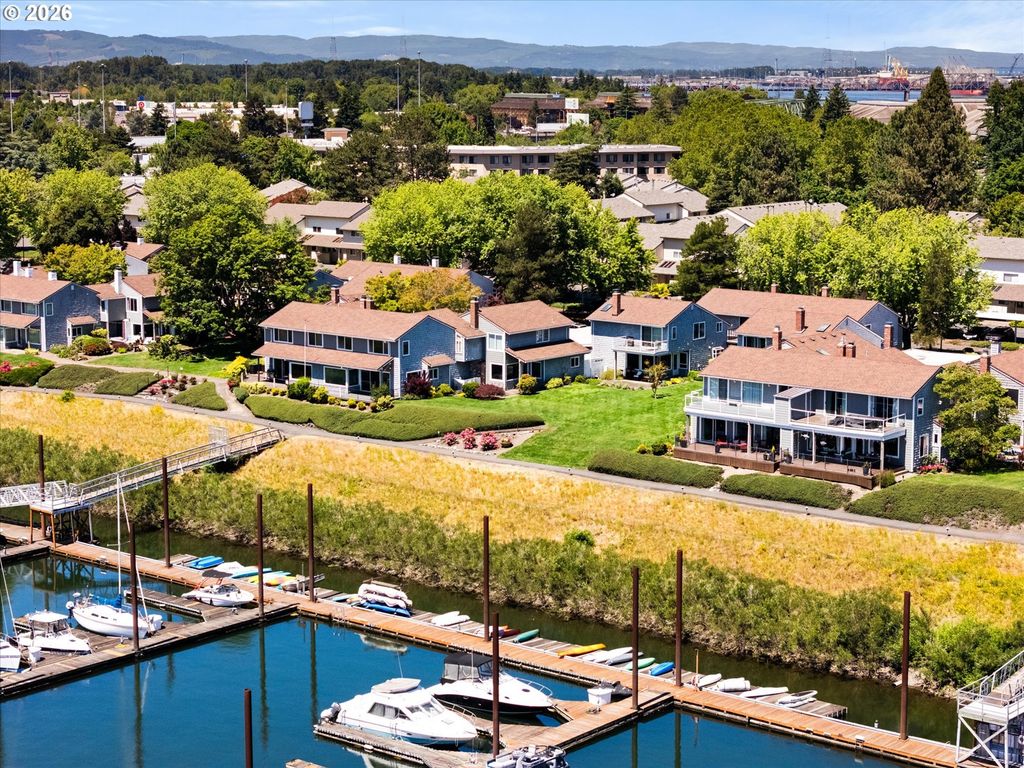 530 N HAYDEN BAY Dr, Portland, OR 97217