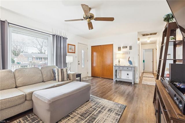 176 Hawthorne DR, Newport News, VA 23602