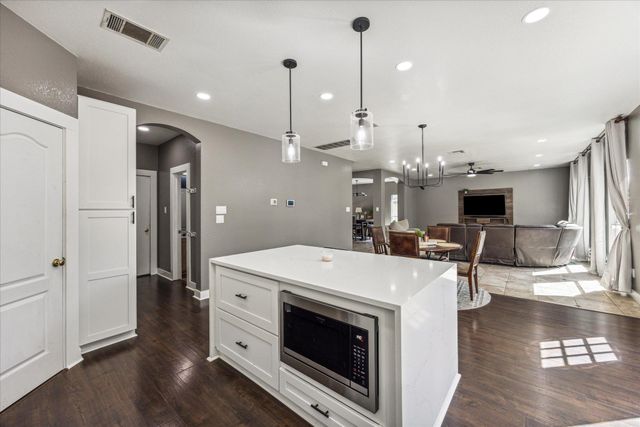 122 Colt LOOP, Kyle, TX 78640