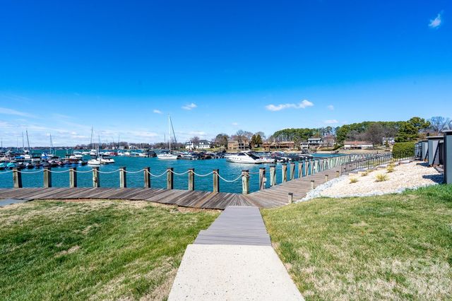 18861 Vineyard Point Lane, Cornelius, NC 28031