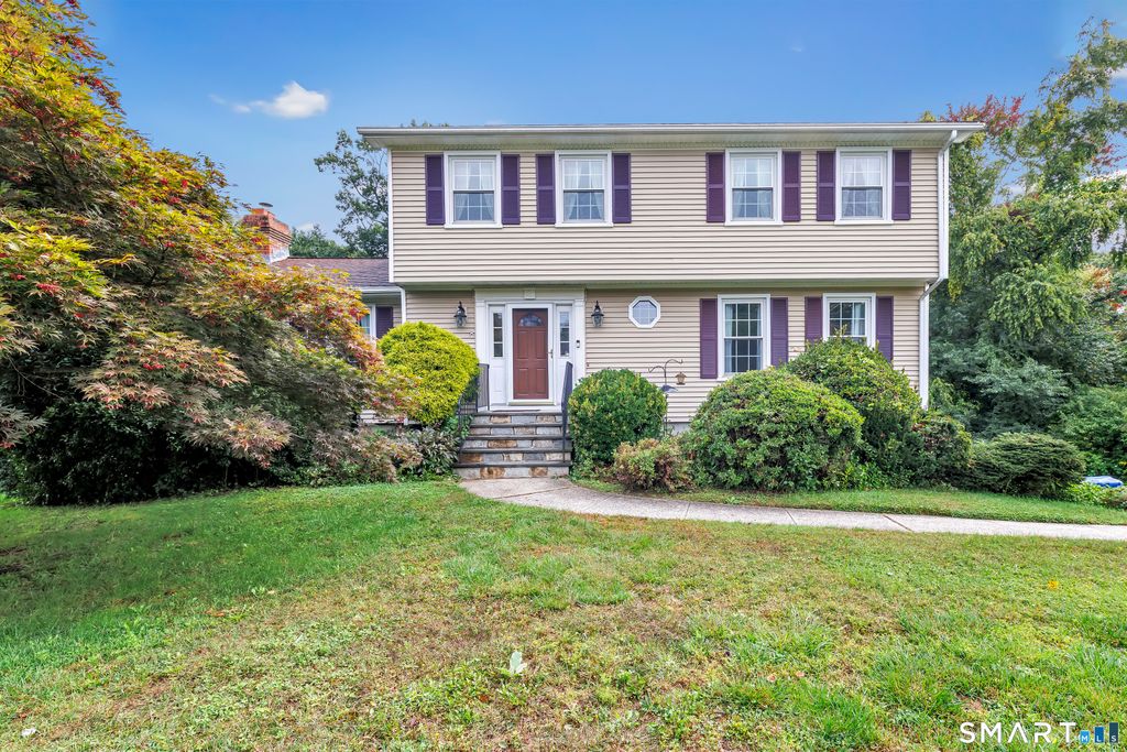 11 Redwood Circle, Shelton, CT 06484