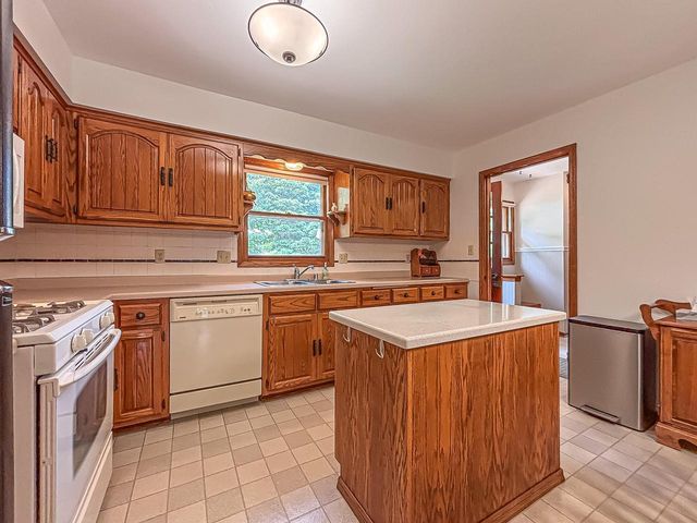 W274N4237 Clara COURT, Pewaukee, WI 53072