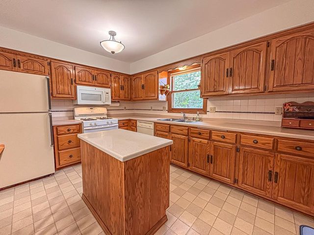 W274N4237 Clara COURT, Pewaukee, WI 53072
