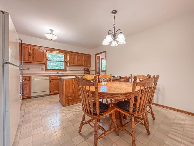 W274N4237 Clara COURT, Pewaukee, WI 53072