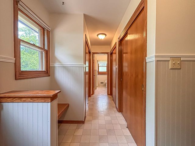 W274N4237 Clara COURT, Pewaukee, WI 53072