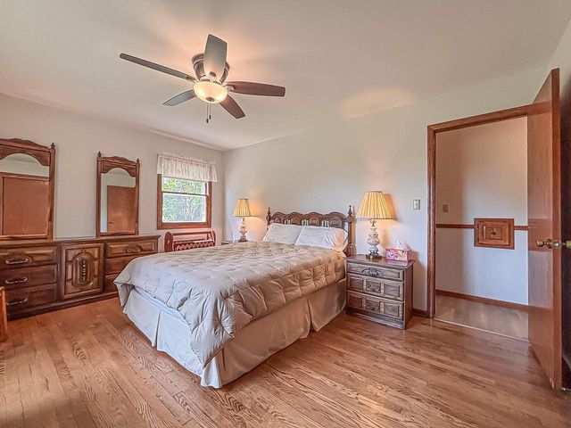 W274N4237 Clara COURT, Pewaukee, WI 53072