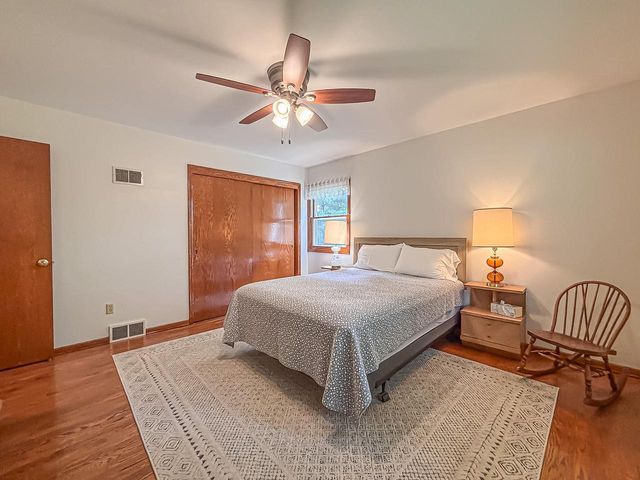 W274N4237 Clara COURT, Pewaukee, WI 53072