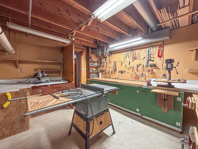 W274N4237 Clara COURT, Pewaukee, WI 53072