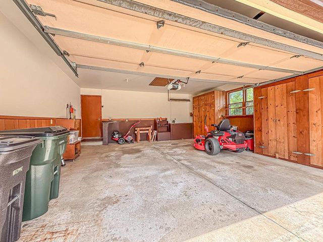W274N4237 Clara COURT, Pewaukee, WI 53072