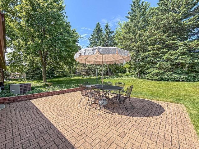 W274N4237 Clara COURT, Pewaukee, WI 53072