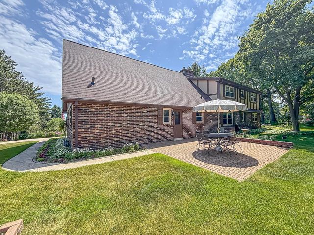 W274N4237 Clara COURT, Pewaukee, WI 53072