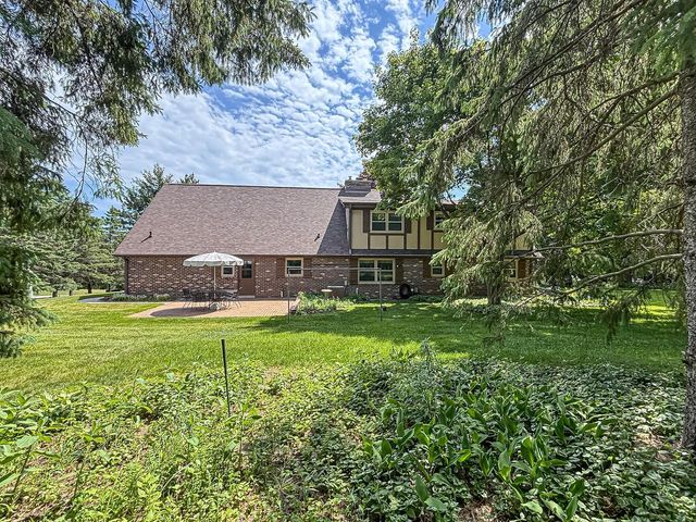 W274N4237 Clara COURT, Pewaukee, WI 53072