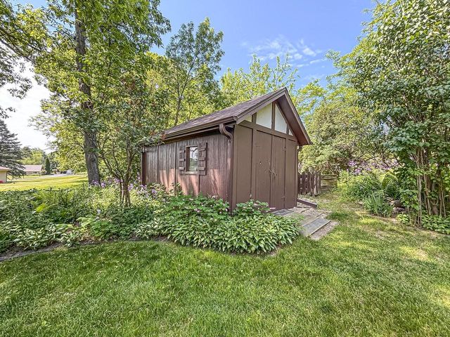 W274N4237 Clara COURT, Pewaukee, WI 53072