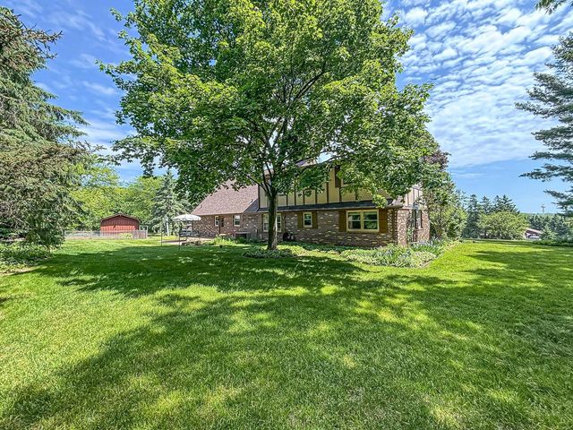 W274N4237 Clara COURT, Pewaukee, WI 53072