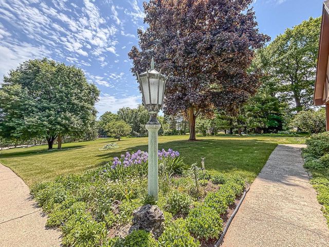 W274N4237 Clara COURT, Pewaukee, WI 53072