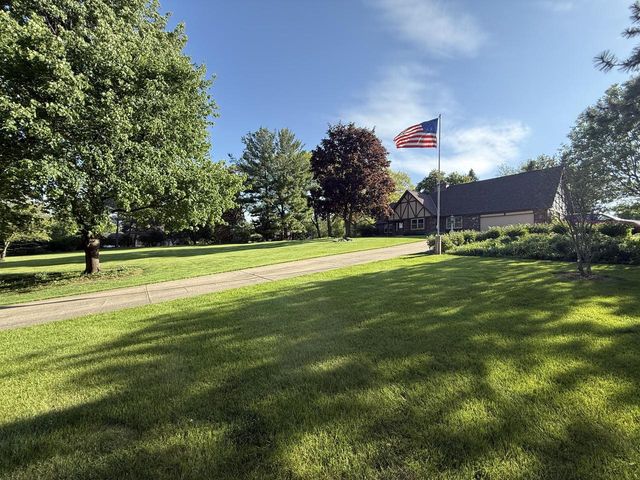 W274N4237 Clara COURT, Pewaukee, WI 53072