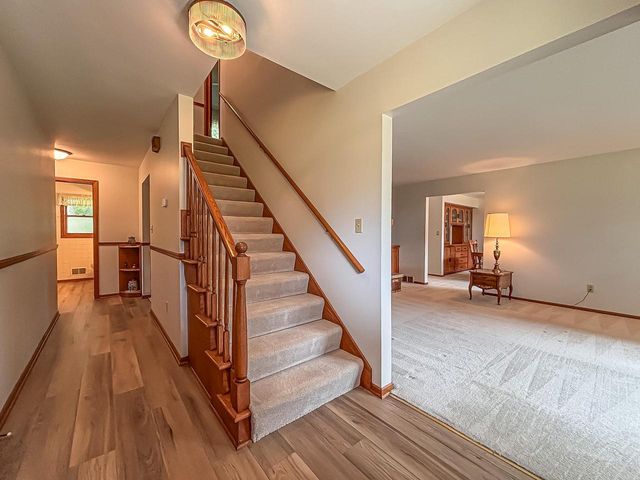 W274N4237 Clara COURT, Pewaukee, WI 53072