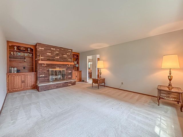 W274N4237 Clara COURT, Pewaukee, WI 53072