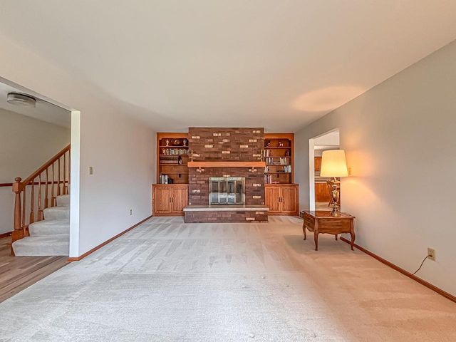 W274N4237 Clara COURT, Pewaukee, WI 53072