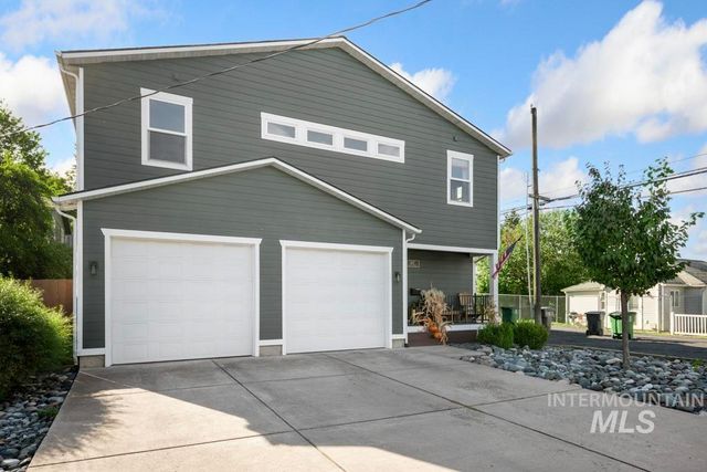 417 E E St, Moscow, ID 83843