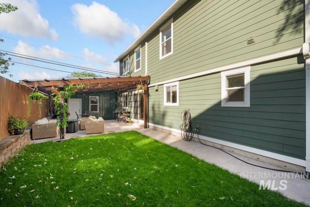 417 E E St, Moscow, ID 83843