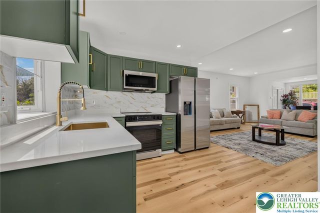 114 East High Street, Nazareth Boro, PA 18064