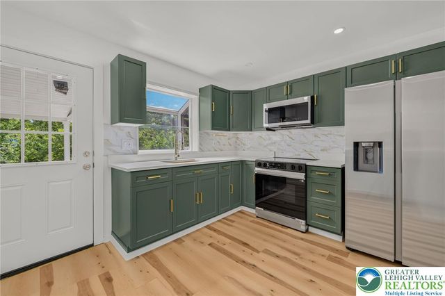 114 East High Street, Nazareth Boro, PA 18064