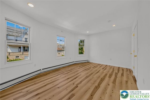 114 East High Street, Nazareth Boro, PA 18064