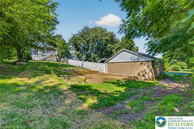 114 East High Street, Nazareth Boro, PA 18064