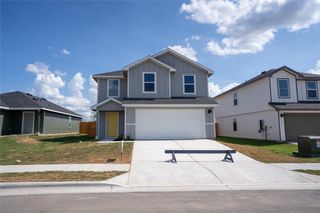 504 WILD GOOSE DR, Luling, TX 78648