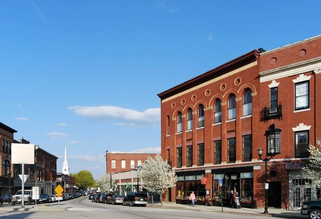 55 Packard St, Hudson, MA 01749
