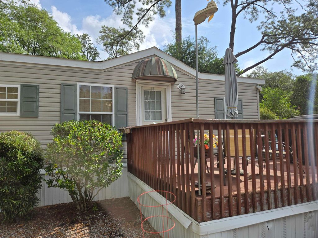 466 W Banks Dr., Garden City Beach, SC 29576