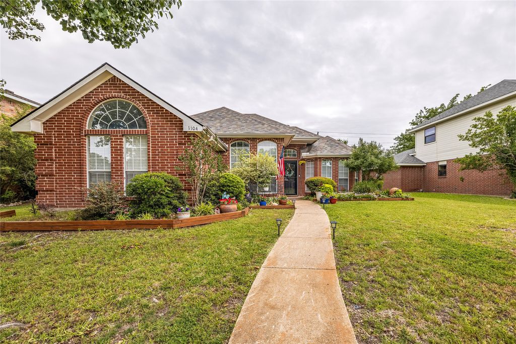 1104 Old Knoll Drive, Wylie, TX 75098