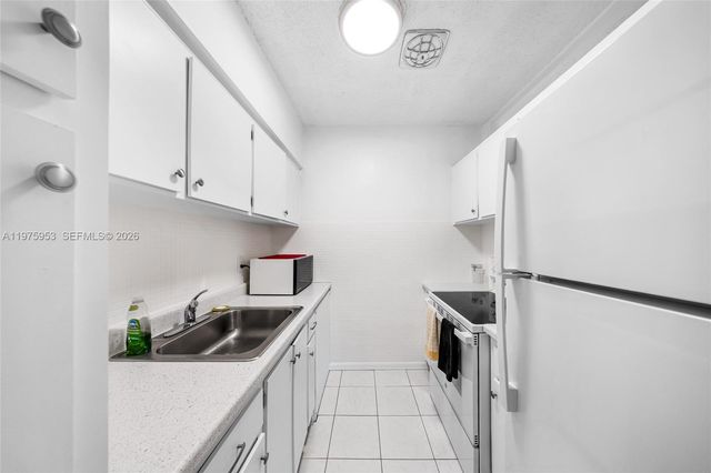 1015 SW 11th Ave 5K, Hallandale Beach, FL 33009