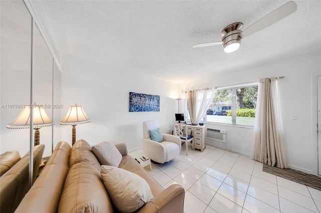 1015 SW 11th Ave 5K, Hallandale Beach, FL 33009