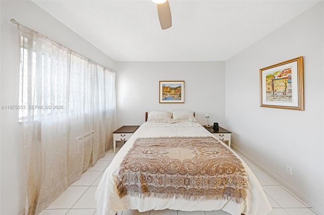 1015 SW 11th Ave 5K, Hallandale Beach, FL 33009