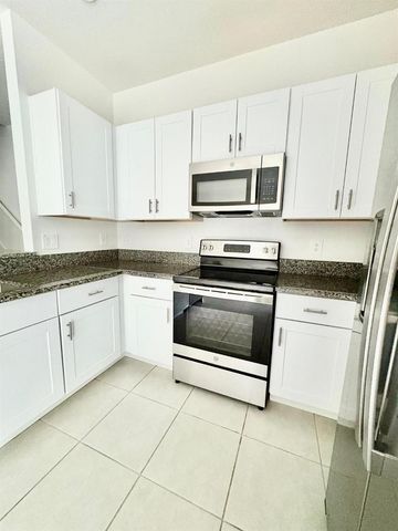 10321 TRUMPET HONEYSUCKLE WAY, San Antonio, FL 33576