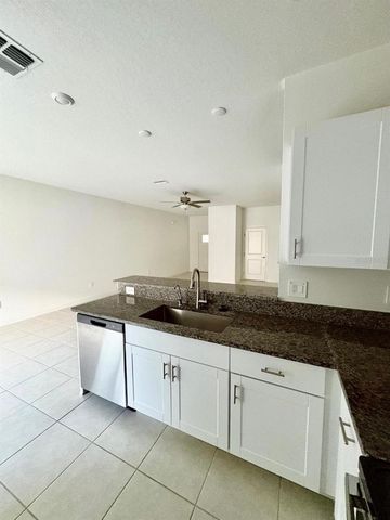 10321 TRUMPET HONEYSUCKLE WAY, San Antonio, FL 33576