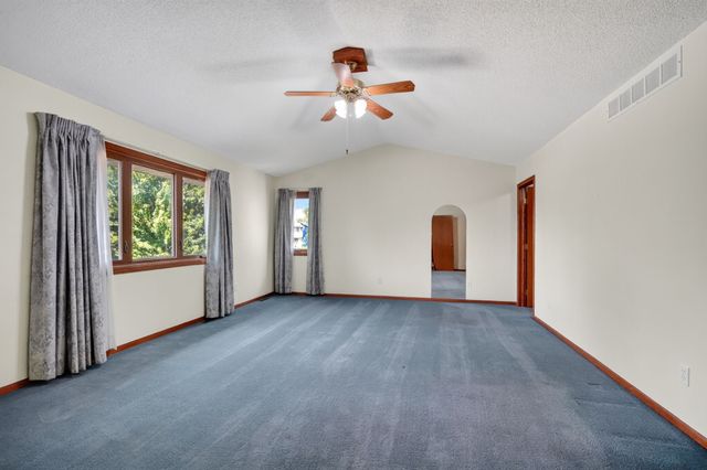 5042 Raintree Drive, West Des Moines, IA 50265